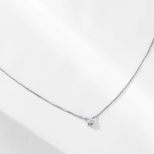 Minimalist S925 sterling silver four-prong necklace with round brilliant solitaire stone
