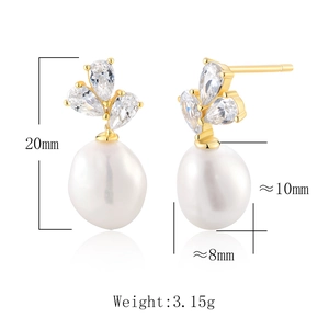 Detailed view of s925 silver baroque pearl earrings with zircon leaf studs and dimensions
