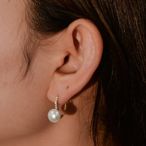Elegant s925 silver leverback pearl earrings with pave zircons on a model's ear