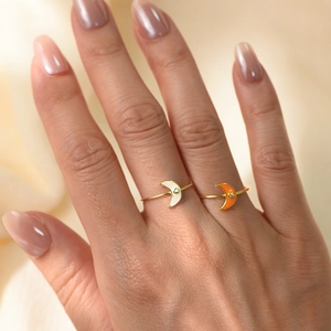 S925 Sterling Silber Mondringe mit weißem und orangem Emaille-Design an den Fingern