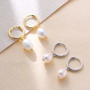 Minimalist S925 sterling silver hoop earrings with natural pearls in gold and silver finish