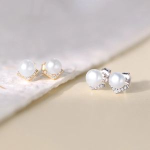 Elegant V-shaped S925 silver pearl stud earrings with zircon in gold and silver finish