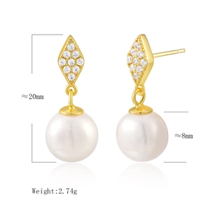 Detailed view of S925 silver pearl earrings with diamond geometric stud and dimensions