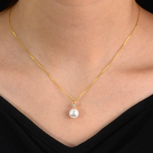 Elegant S925 silver necklace featuring a round white pearl with a sparkling zircon accent