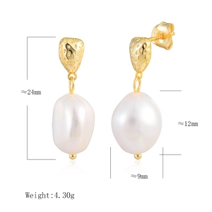 Detailed view of baroque pearl earrings with dimensions 24mm and S925 silver stamp