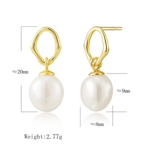 Detailed view of s925 silver irregular gold earrings with natural baroque pearls and dimensions