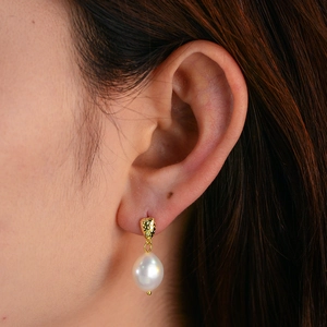 Baroque pearl earrings with golden hammered texture and S925 sterling silver studs