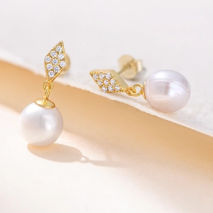 Elegant S925 silver geometric diamond stud earrings with natural pearls in a golden finish