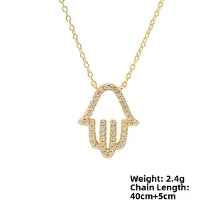 Detailansicht der goldenen Hamsa-Hand-Kette mit 2,4 g Gewicht und 40+5 cm Kettenlänge
