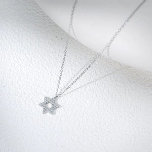 Collier élégant avec pendentif hexagramme en argent sterling S925 et pavé de zircones