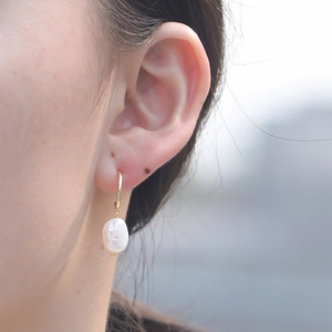Elegant S925 silver baroque freshwater pearl drop earrings with gold hoop on female model