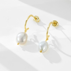 Elegant S925 silver gold-plated earrings with natural baroque freshwater pearls