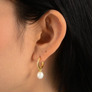 Elegant gold S925 silver earrings with pavé zircon and natural white pearl pendants
