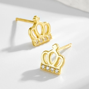 925 sterling silver crown stud earrings with sparkling white zirconia in gold finish