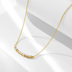 Collier Pendentif Sourire en Argent Sterling 925 Choker Incurvé Géométrique Incrusté de Strass Baguette Bijoux Femme