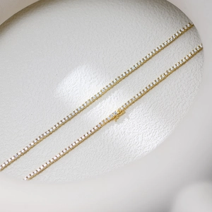 Elegante 2mm Gold-Tennis-Halskette aus s925 Sterling Silber mit funkelnden Zirkonia-Steinen