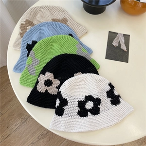 Bobs minimalistes en tricot avec fleurs en cinq couleurs, style fait main et respirant