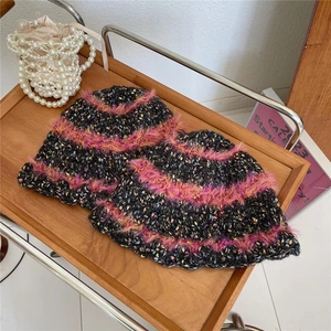 Chapeau Cloche en Tricot Acrylique pour Femmes Avec Rayures en Peluche Rose Chaud Hiver Fil Mixte Color Block