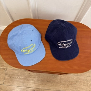 Two-pack vintage cotton baseball caps in sky blue and navy with Weekendneed embroidery