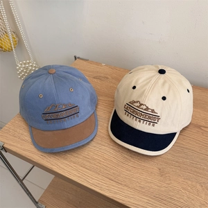 Retro color block baseball caps with mountain embroidery in blue and off-white styles