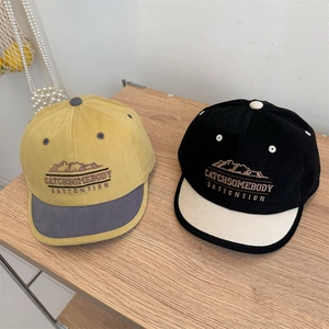 Retro color block canvas baseball caps with mountain embroidery and short brims