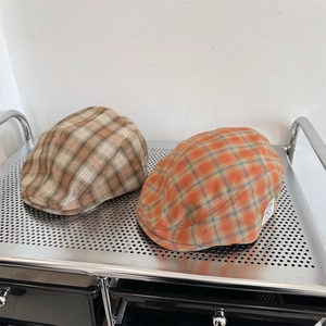 Casquette gavroche vintage à carreaux orange et marron pour femme avec étiquette tissu