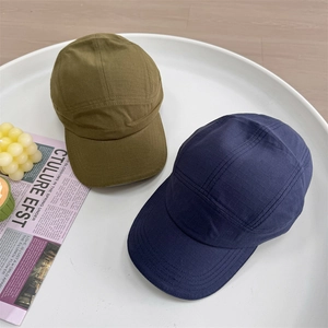 Outdoor vintage 5-panel baseball caps in olive green and navy blue ripstop fabric