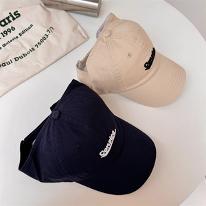 Minimalist cotton baseball caps in beige and navy blue with Concise embroidery detail