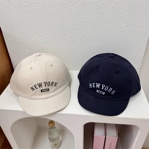Casual cotton baseball cap with New York 1987 embroidery in beige and navy blue colors