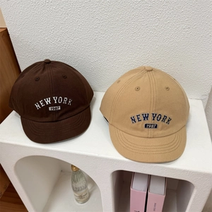 Vintage short brim baseball cap with New York 1987 embroidery in cotton twill fabric