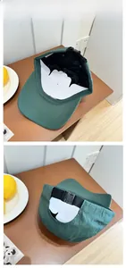 Détails de la boucle noire réglable et structure interne de la casquette de baseball verte