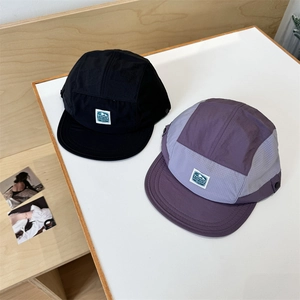 Short brim 5-panel camping hat in black and purple with quick-dry ripstop texture