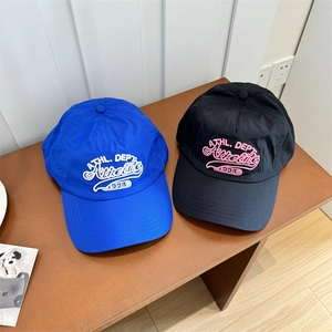 Casquette de baseball légère et respirante avec broderie de lettres en bleu et noir