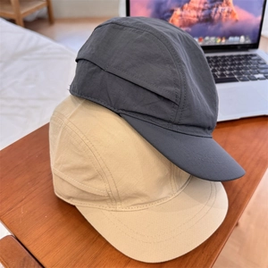 Vintage quick-dry 5-panel camping caps in charcoal and beige with ripstop texture