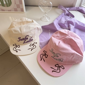Retro baseball caps in cream and pink with bow embroidery and adjustable flat brim