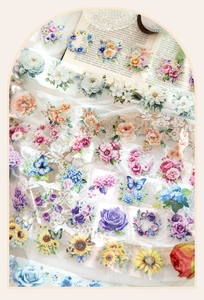 Détail de ruban floral vintage avec roses et tournesols pour le scrapbooking DIY