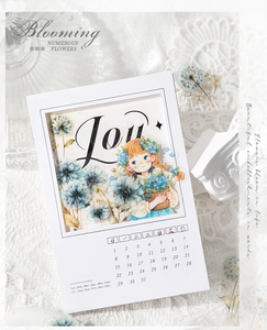 Vue macro d'autocollant PET 3D fleurs aquarelles avec lettrage Joy pour journaux
