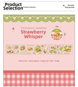 Dettaglio di nastro washi PET da 50mm con motivi realistici di fragole e fiori