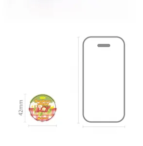 Dettaglio di adesivi fragola da 42mm con iPhone 14 Pro come riferimento di misura