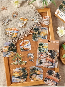 Detail van 15 stuks Sunset Beach stickers met palmbomen en dolfijnen op een kurkbord
