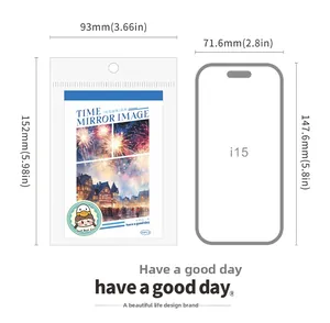 Comparaison de taille des autocollants Voyage Urbain 93x152mm avec un iPhone 15