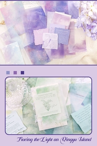 Dettaglio di carta velina traslucida con motivi di fiori e farfalle per scrapbooking