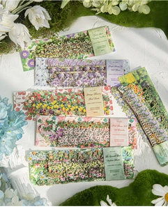 Dettaglio di adesivi di fiori naturali per scrapbooking con 20 pezzi per confezione