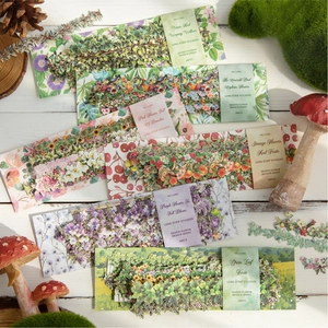 Adesivi lunghi a tema naturale con motivi floreali botanici su scrivania in legno