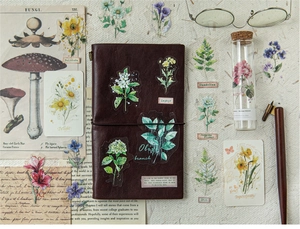 Vintage botanische PET-stickers met bloemen en oude boekpagina's op een dagboek