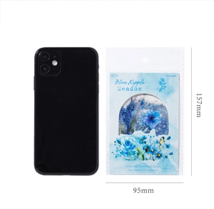 Detailweergave van de Blue Ripple Meadow aquarel plantenstickers in formaat 157x95mm