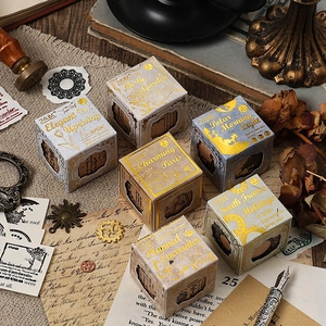 Vintage-Holzstempelsets mit Motiven aus Paris und Misty Garden in goldgeprägten Boxen