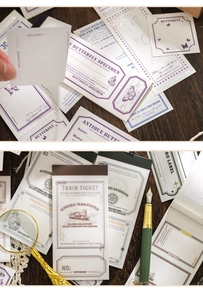 Detailansicht der silber geprägten Retro-Papeterie mit Vintage-Schmetterling und Ticket-Motiven
