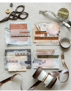 Piatto di nastri e adesivi per scrapbooking vintage con accessori di cancelleria retro