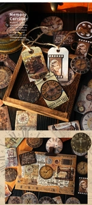 Λεπτομέρεια vintage αυτοκόλλητα scrapbooking με ρολόγια και κάμερες σε ξύλινο δίσκο